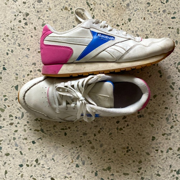 Reebok Shoes - Classic Reebok Sneaker Size 8